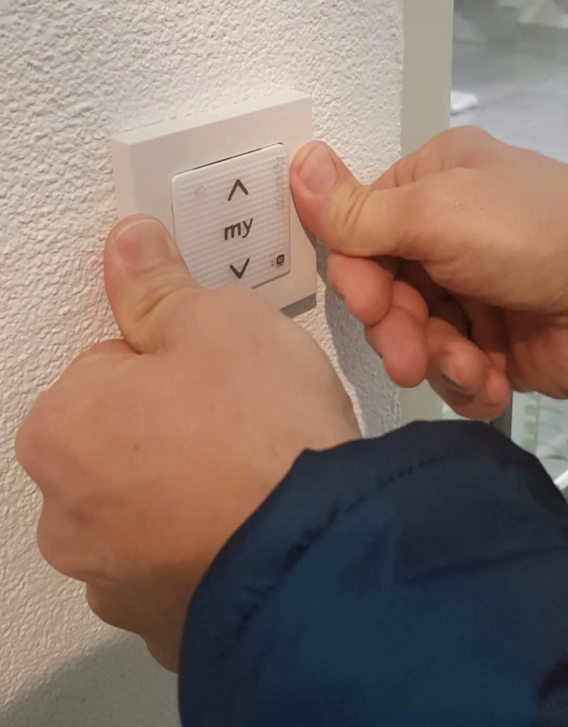 Rolladen elektrisch Batterietausch Somfy Fernbedienung